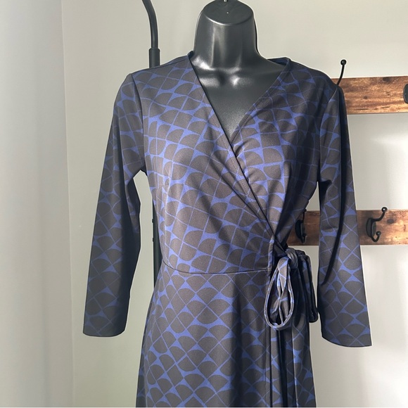 Ann Taylor Women’s Black blue geometric rint True Wrap Dress 3/4 Sleeve size 2 - Picture 2 of 6